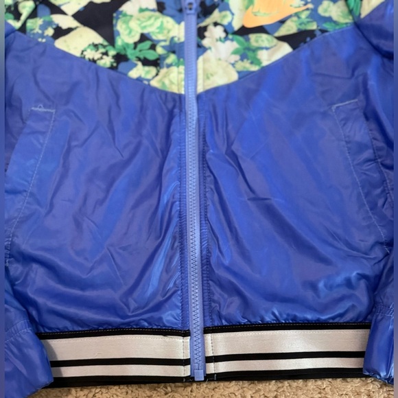 Nike Sportswear Wind Runner Girl's Graphic Floral Jacket Size XL - Picture 7 of 12